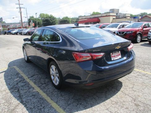 Used 2019 Chevrolet Malibu LT FWD image 2