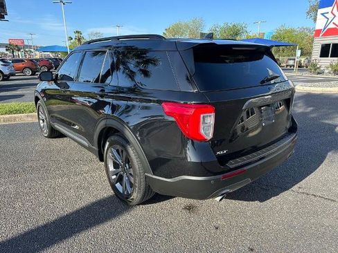 Certified 2022 Ford Explorer XLT w/ Equipment Group 202A image 4