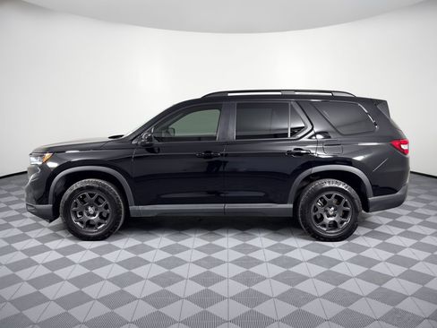 Used 2024 Honda Pilot TrailSport image 2