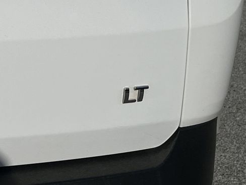 Used 2023 Chevrolet Traverse LT FWD image 23