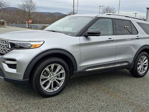 Certified 2022 Ford Explorer Limited w/ Equipment Group 301A image 4