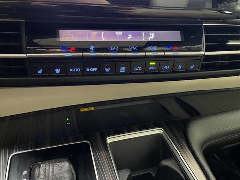 Used 2021 Toyota Sienna Limited image 36