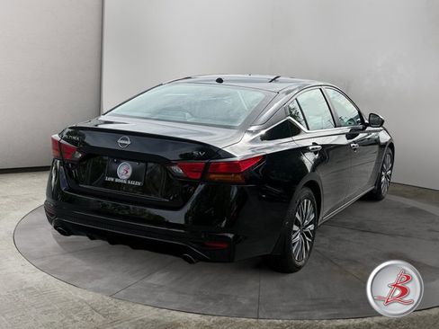 Used 2024 Nissan Altima 2.5 SV w/ SV Premium Package FWD image 7