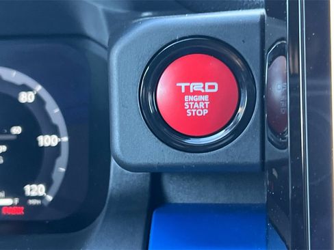 Certified 2025 Toyota Tacoma TRD Off-Road image 25