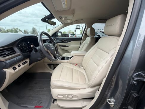 Used 2022 GMC Acadia Denali w/ Denali Technology Package image 10