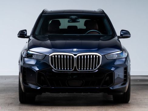 Used 2024 BMW X5 xDrive50e w/ M Sport Package AWD/4WD image 2