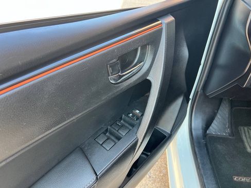 Used 2017 Toyota Corolla SE FWD image 11