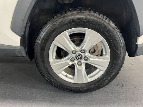 Used 2019 Toyota RAV4 LE image 17