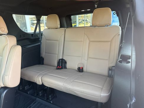 Used 2023 Chevrolet Suburban Premier image 23