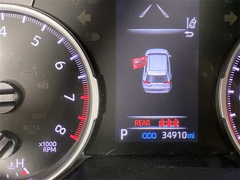 Used 2021 Toyota RAV4 LE image 18