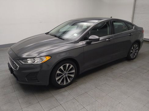 Used 2020 Ford Fusion SE AWD/4WD image 2