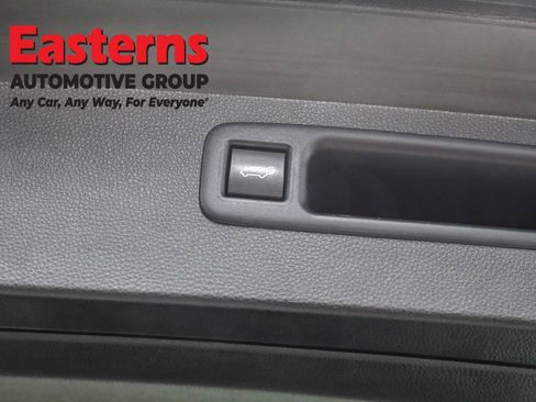 Used 2023 Toyota Highlander LE image 23