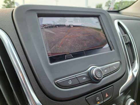 Used 2024 Chevrolet Equinox LT FWD image 17