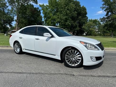 Used 2014 Hyundai Equus Signature RWD image 2