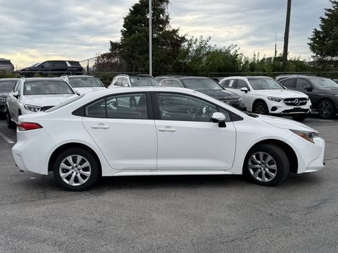 Used 2025 Toyota Corolla LE FWD image 4
