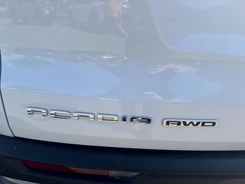 Used 2025 GMC Acadia Elevation image 10