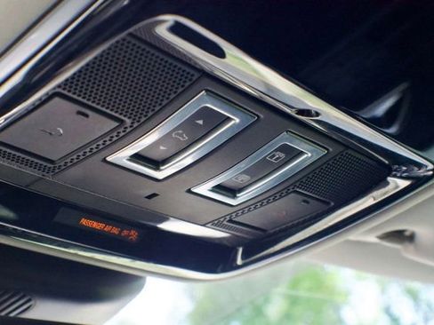 Used 2019 Land Rover Range Rover Velar S image 42