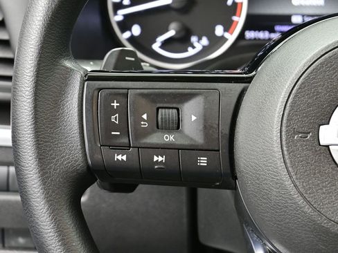 Used 2023 Nissan Rogue SV image 4