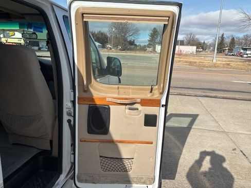 Used 1999 Ford E-150 and Econoline 150 image 23