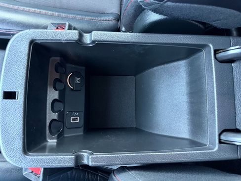 Used 2017 Jeep Cherokee Trailhawk AWD/4WD image 23
