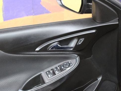 Used 2018 Chevrolet Malibu LT FWD image 13