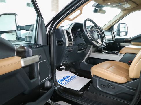 Used 2022 Ford F250 Lariat w/ Lariat Value Package AWD/4WD image 3