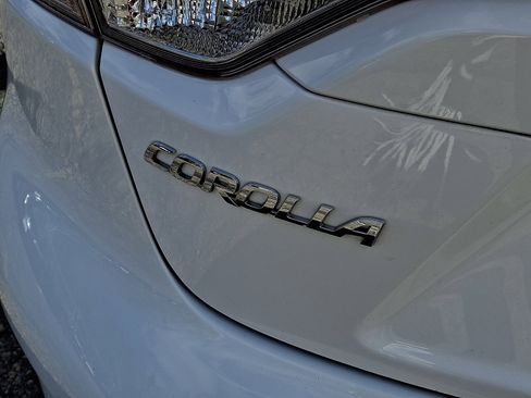 Used 2021 Toyota Corolla LE image 31