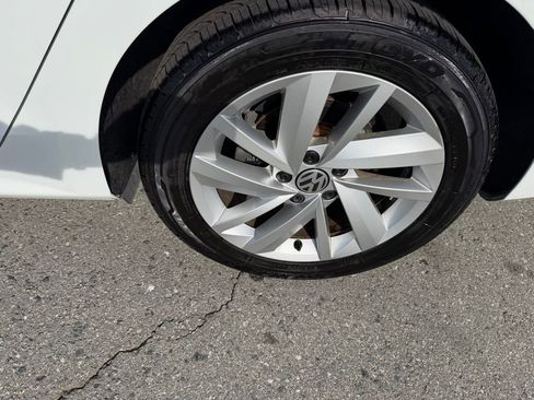 Used 2018 Volkswagen Passat 2.0T SE w/ SE Lighting Package image 13