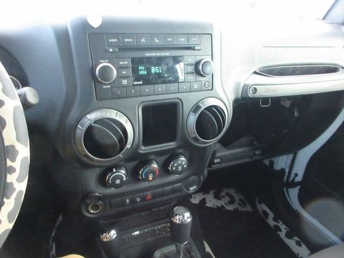 Used 2017 Jeep Wrangler Unlimited Sport w/ Connectivity Group AWD/4WD image 8