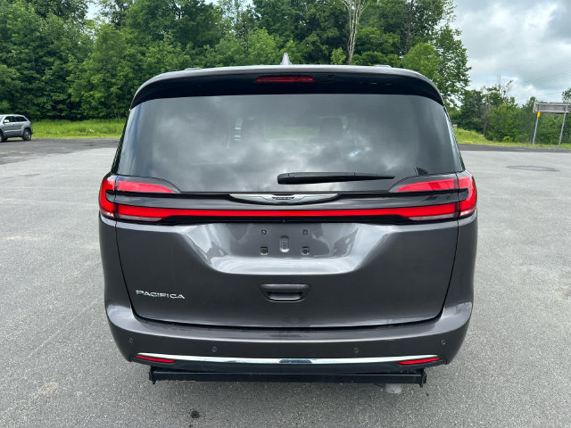 Used 2022 Chrysler Pacifica Touring-L FWD image 4