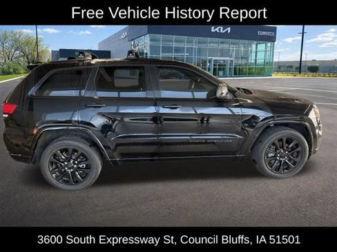 Used 2019 Jeep Grand Cherokee Altitude AWD/4WD image 3