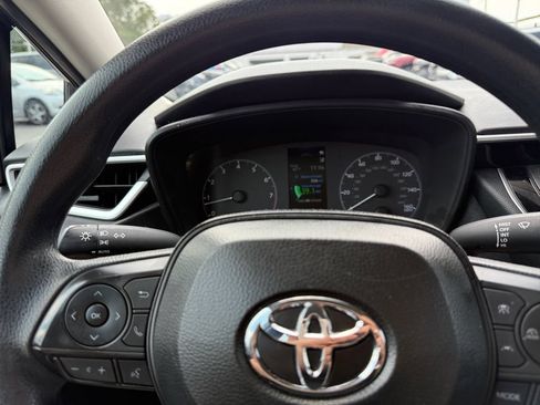 Used 2025 Toyota Corolla LE FWD image 39