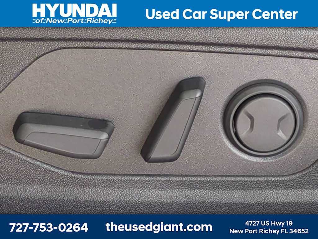 Certified 2025 Hyundai Elantra Limited FWD image 20