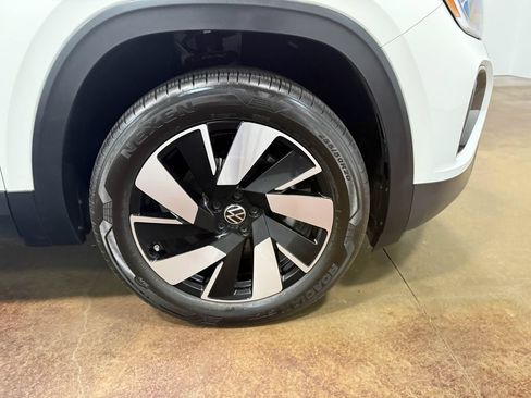 Used 2024 Volkswagen Atlas Cross Sport SE w/ Panoramic Sunroof Package AWD/4WD image 87