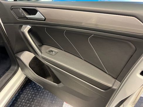 Used 2022 Volkswagen Tiguan SE image 11