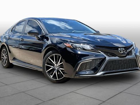 Used 2023 Toyota Camry SE FWD image 3
