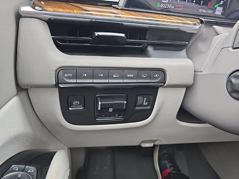 Used 2021 Cadillac Escalade ESV Premium Luxury Platinum AWD/4WD image 29