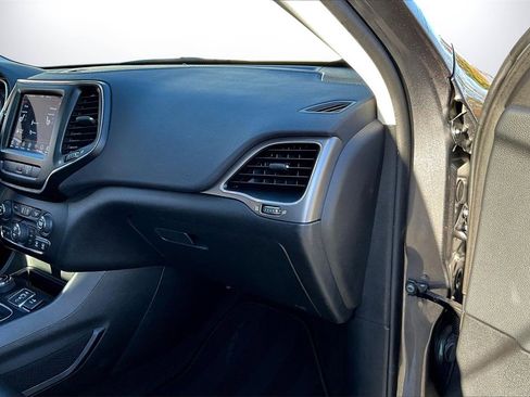 Certified 2022 Jeep Cherokee Latitude Lux w/ Sun & Sound Group image 19