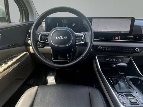 Used 2026 Kia Carnival EX FWD image 8