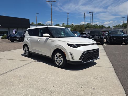 Certified 2023 Kia Soul LX FWD image 2