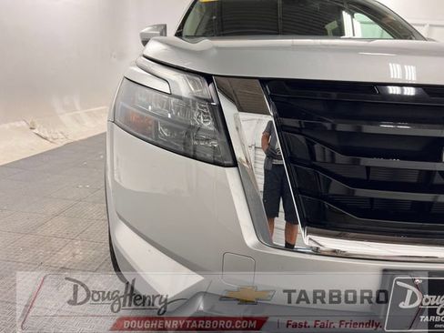 Used 2025 Nissan Pathfinder SV FWD image 11