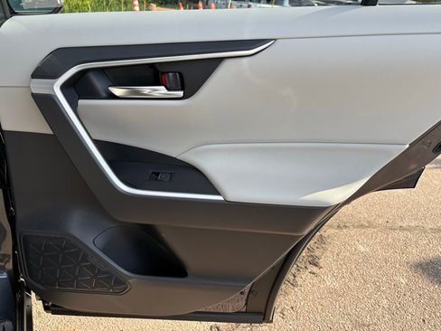 Used 2025 Toyota RAV4 XLE w/ Convenience Package image 32