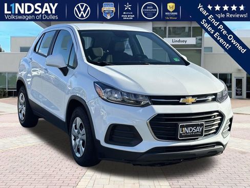 Used 2017 Chevrolet Trax LS image 1