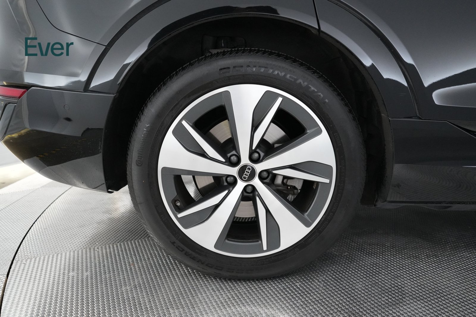 Used 2024 Audi Q8 e-tron Premium Plus AWD/4WD image 9