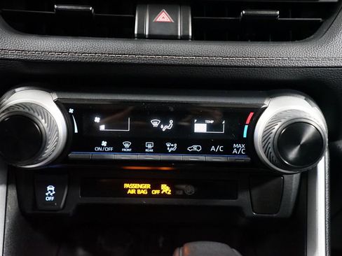 Used 2021 Toyota RAV4 LE image 19