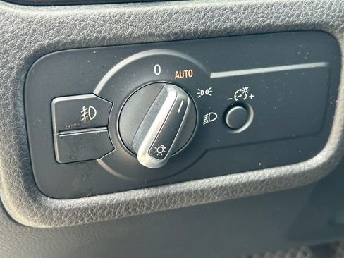 Used 2013 Volkswagen Touareg Sport AWD/4WD image 27