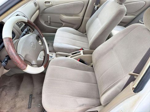 Used 2001 Toyota Corolla CE FWD image 5