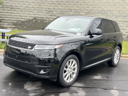 Used 2025 Land Rover Range Rover Sport AWD/4WD image 2