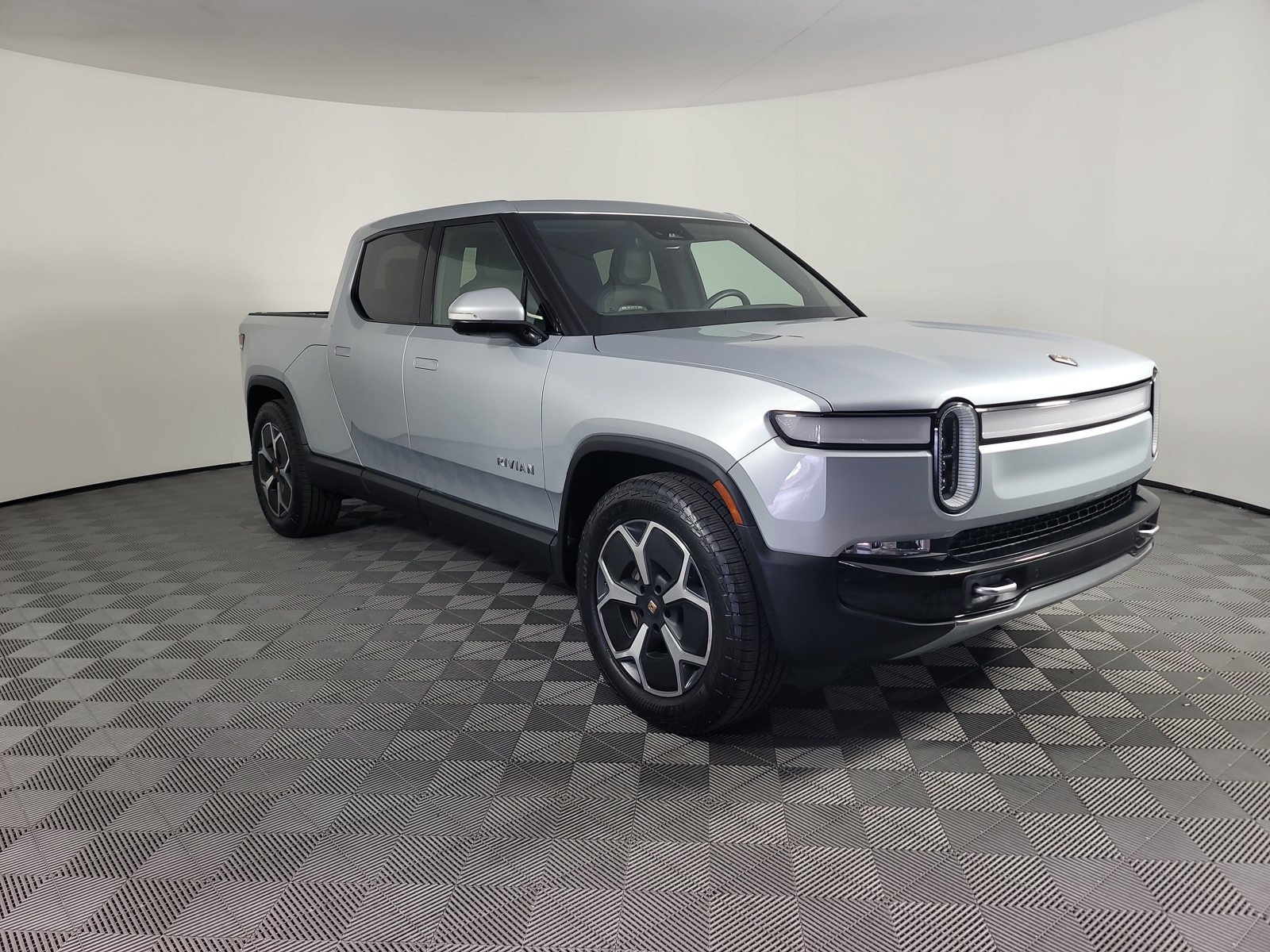 Used 2023 Rivian R1T Adventure Dual AWD/4WD image 7