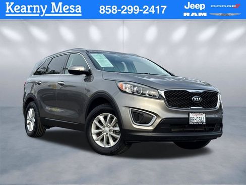 Used 2016 Kia Sorento FWD image 1